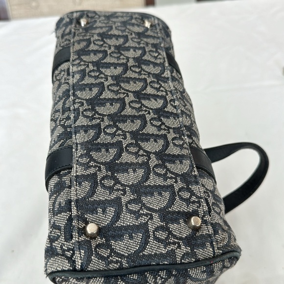 🎉🎉SOLD 🎉🎉 Authentic Dior small shoulder bag - Picture 6 of 13